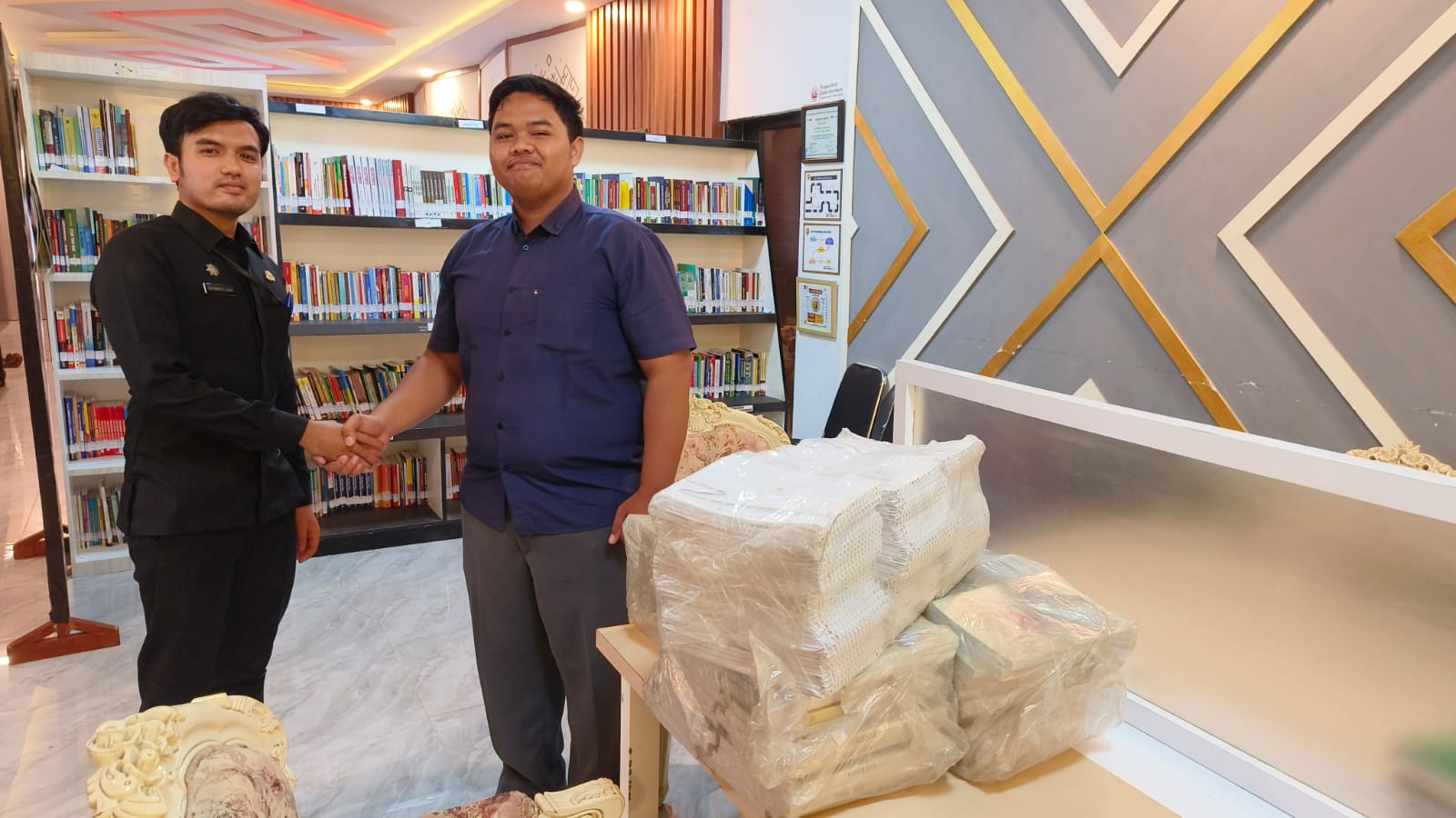 Biro Hukum Mendapat Bantuan Buku Dari Badan Pembinaan Ideologi Pancasila Provinsi Lampung Melalui Sekretaris Daerah Provinsi Lampung